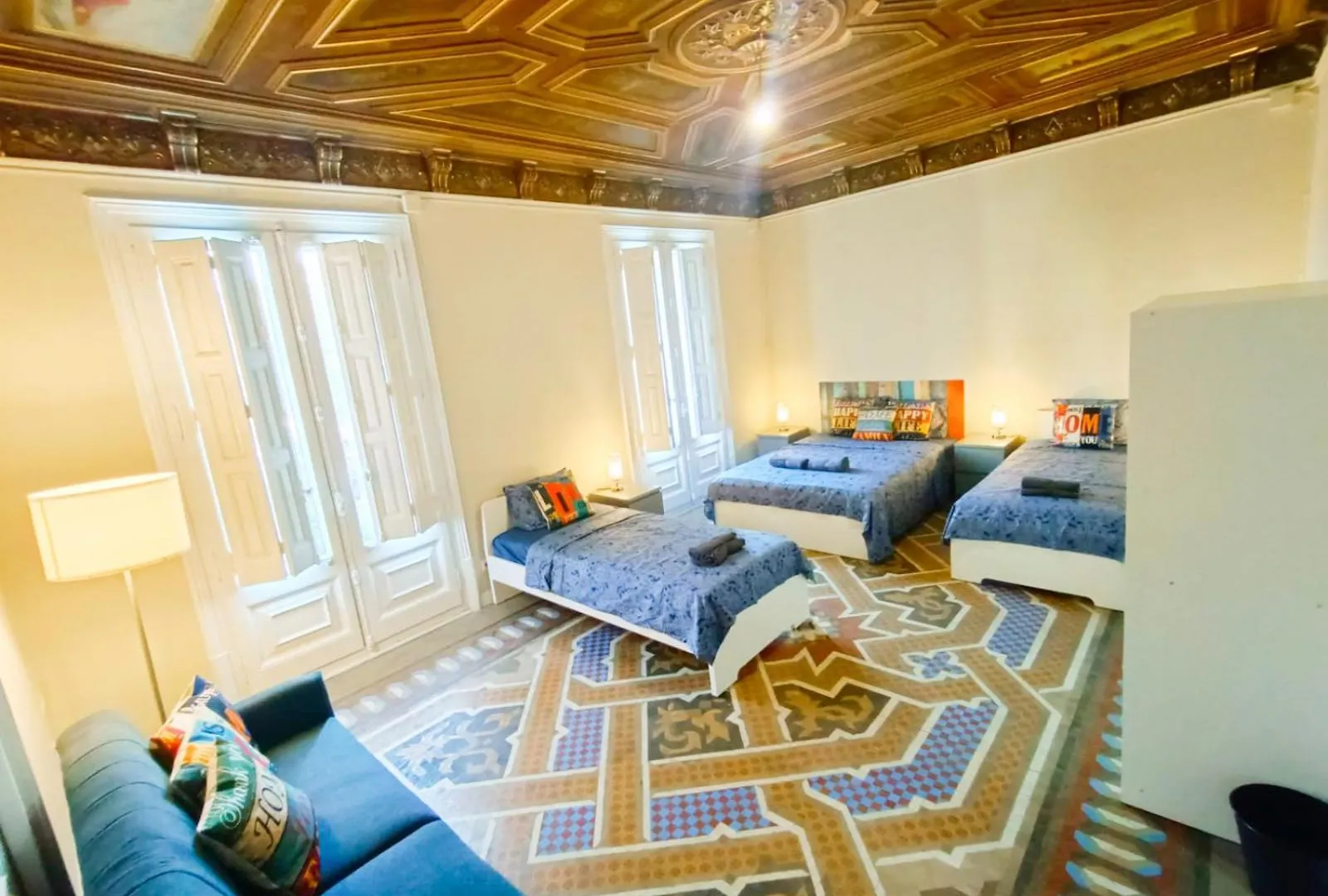 Private Rooms By Plaza Catalunya 바르셀로나 호스텔