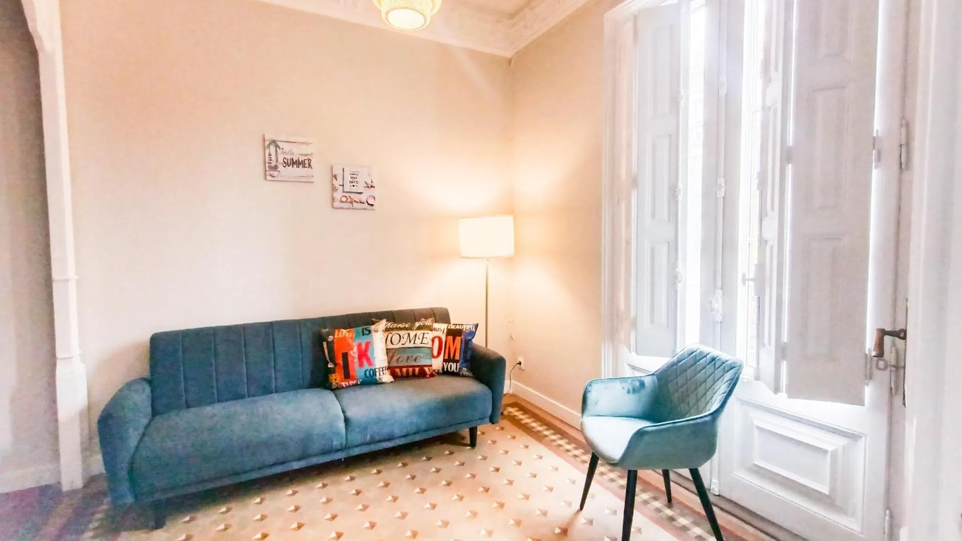 Private Rooms By Plaza Catalunya 바르셀로나 호스텔