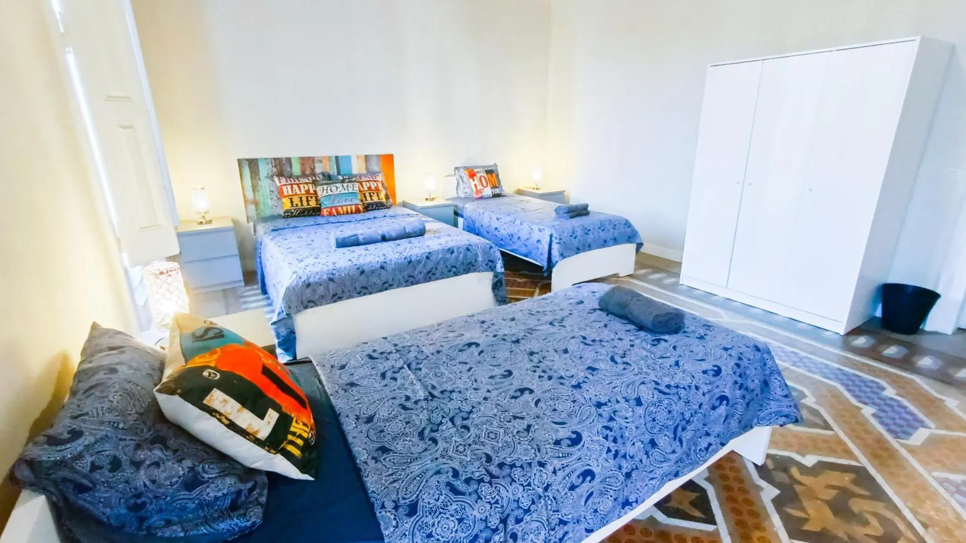 Private Rooms By Plaza Catalunya 바르셀로나