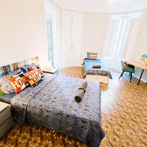 By Plaza Catalunya Hostal
