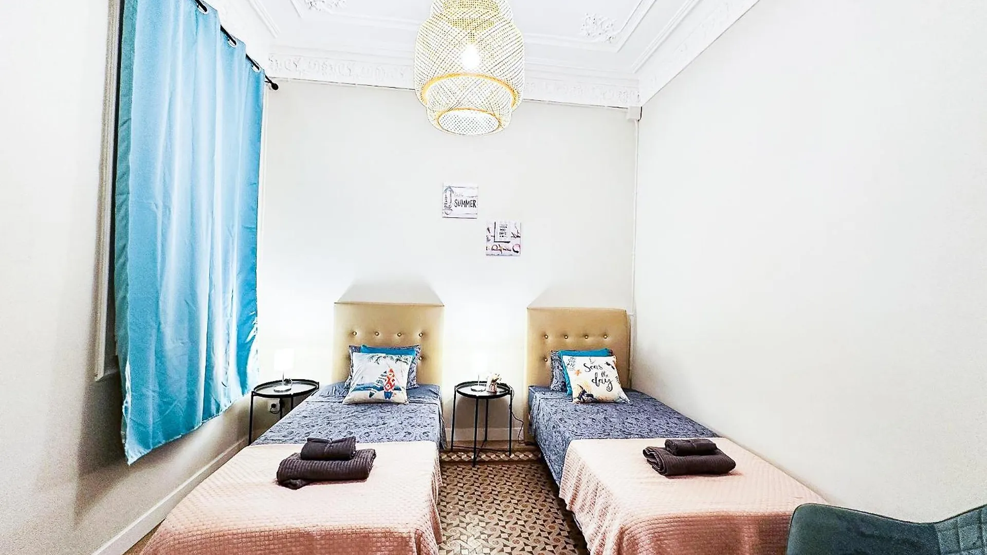 Private Rooms By Plaza Catalunya Barcelona España